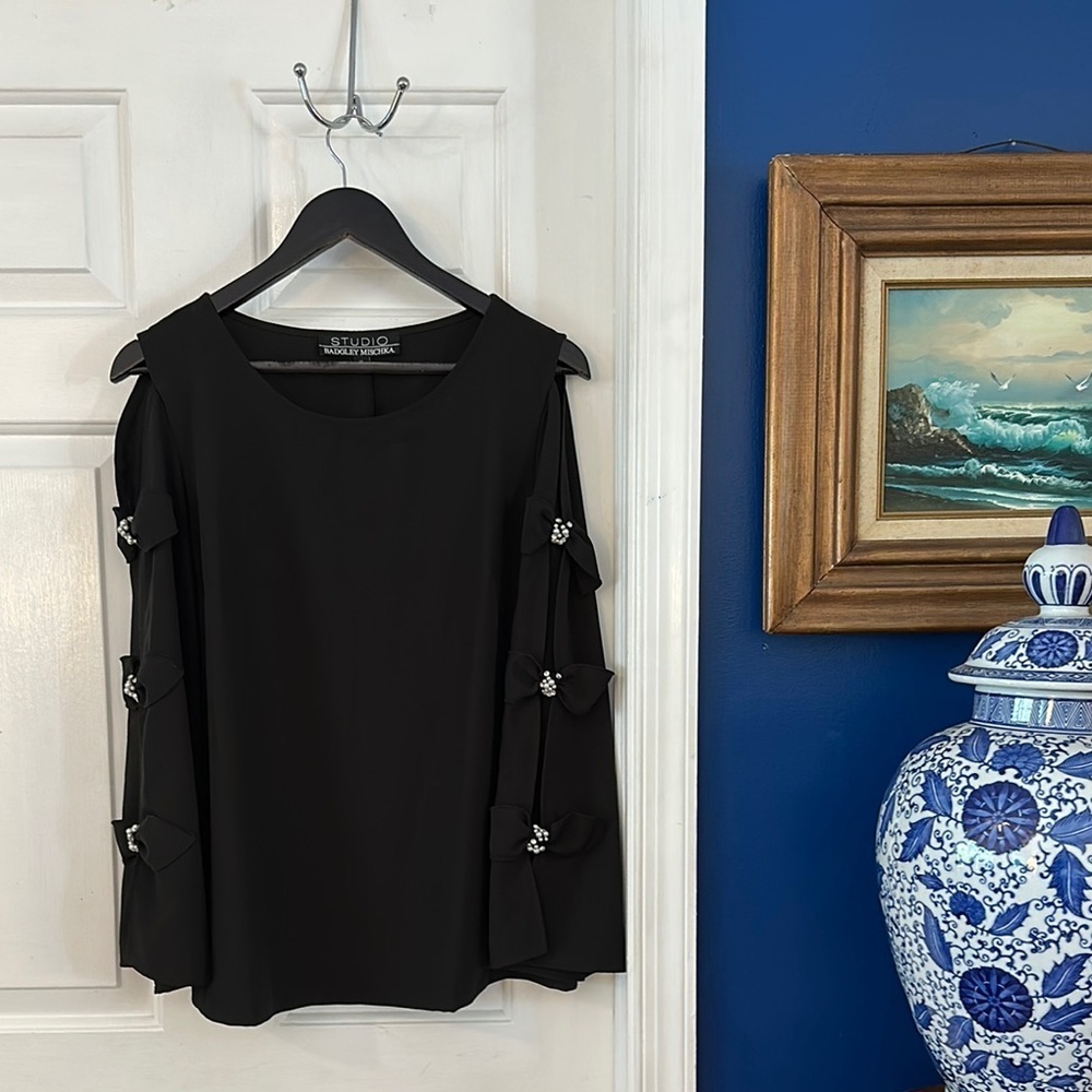 Women’s Studio BADGLEY MiSCHKA Black Cold Shoulder Black Bow Pearl & Sequin Top
